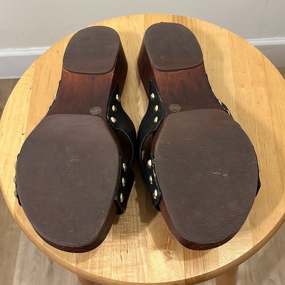 BCBGeneration black leather clog styled sandals. Size 8.5 M - Picture 4 of 7